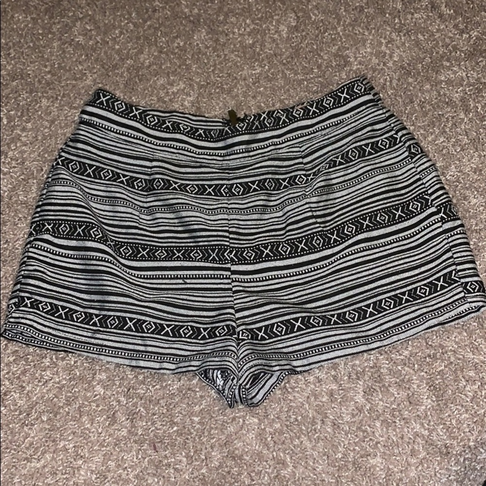 Patterned high-rise shorts